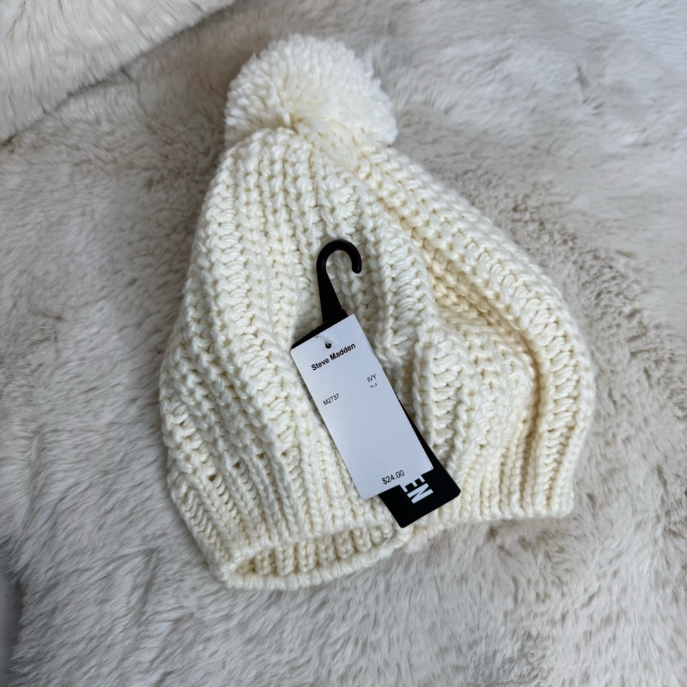 Steve Madden Ivory Knit Beanie‎